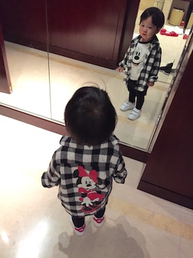 「UNIQLO（ユニクロ）のアイテム（シャツ/ブラウス、ホワイト系）」を使った、EvaBabyさん（キッズ）の秋コーディネート