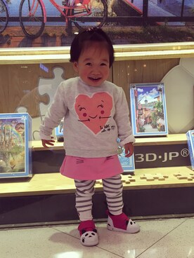 「ZARA KIDSのアイテム（Tシャツ/カットソー、グレー系）」を使った、EvaBabyさん（キッズ）の秋コーディネート