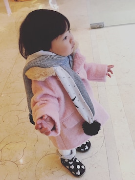 「fr Japanのアイテム（チェスターコート、ピンク系）」を使った、EvaBabyさん（キッズ）の冬コーディネート