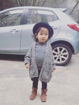 「OLD NAVY（オールドネイビー）のアイテム（ブーツ、ブラウン系）」を使った、EvaBabyさん（キッズ）の秋コーディネート