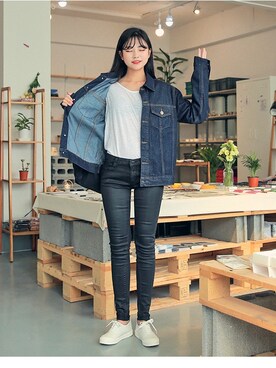 デニムジャケットを使った「韓国人」の人気ファッションコーディネート