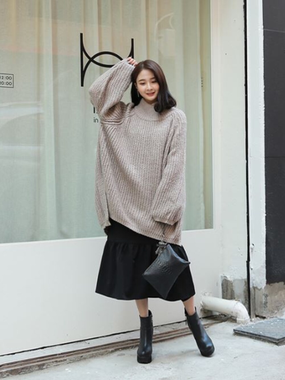 レインボー様 C6066 プルオーバーニット×パンツコーデ ほっこりコーデにさせないニットに合わせる艶パンツ – ONE PEACE