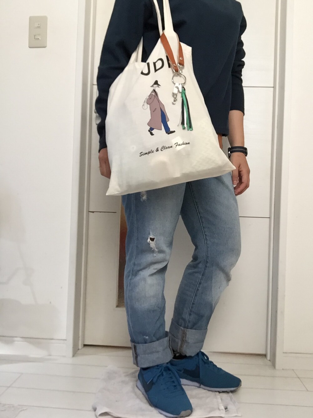 「カスタネ、Kastane、デニム、GU、ナイキ、月曜日、ブルー系」｜「NIKEのNIKE / ウィメンズ プリモントリオール レーサー ビンテージ (555258-100/-410)（スニーカー、ブルー系）」を使った、ｕ☕️さん（レディース・151cm）の秋コーディネートの1枚目の写真