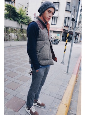 「アイテム（ダウンベスト、ブラウン系）」を使った、ShangLei Wenさん（メンズ・180cm）の冬コーディネート