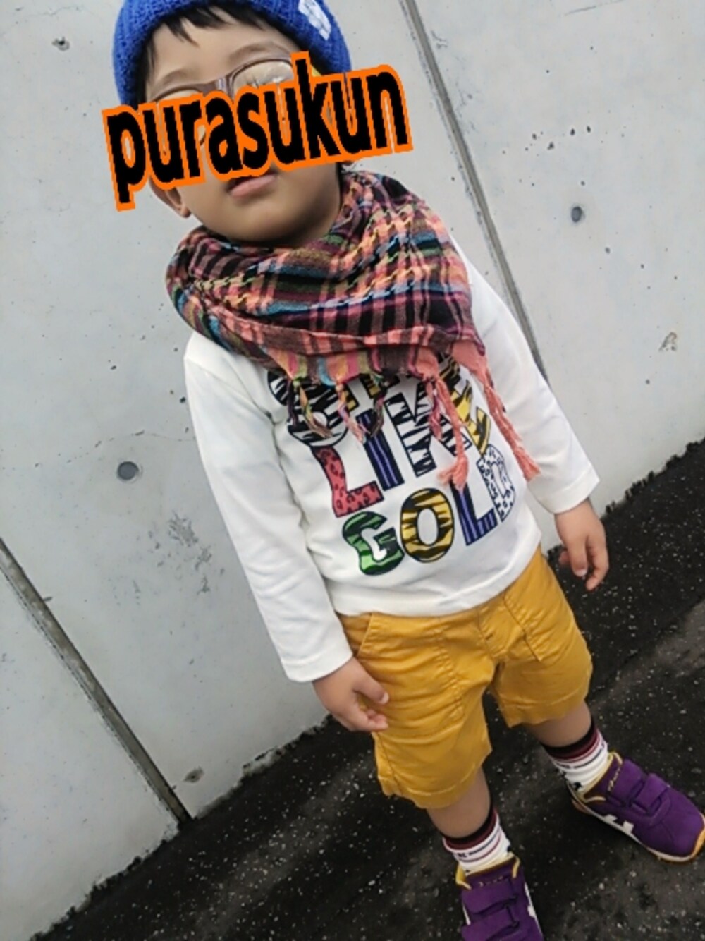 「西松屋のアイテム（Tシャツ/カットソー、ホワイト系）」を使った、purasukunさん（キッズ・90cm）の秋コーディネートの1枚目の写真