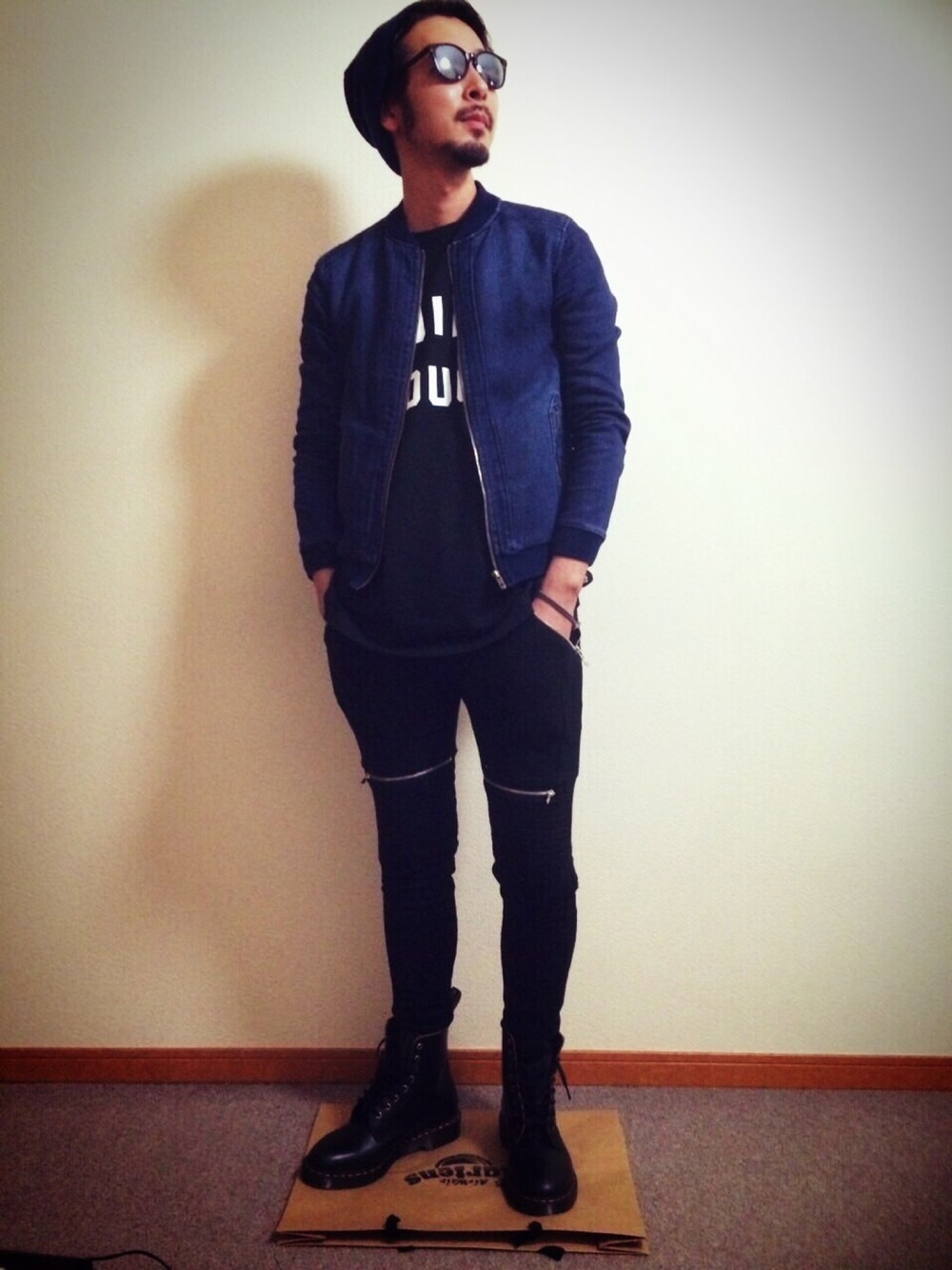 「ZARA、Dr.Martens、seventy four」｜「OPENING CEREMONYのアイテム（ニットキャップ/ビーニー、ブルー系）」を使った、Tanaka Yudaさん（メンズ・177cm）の春コーディネートの1枚目の写真