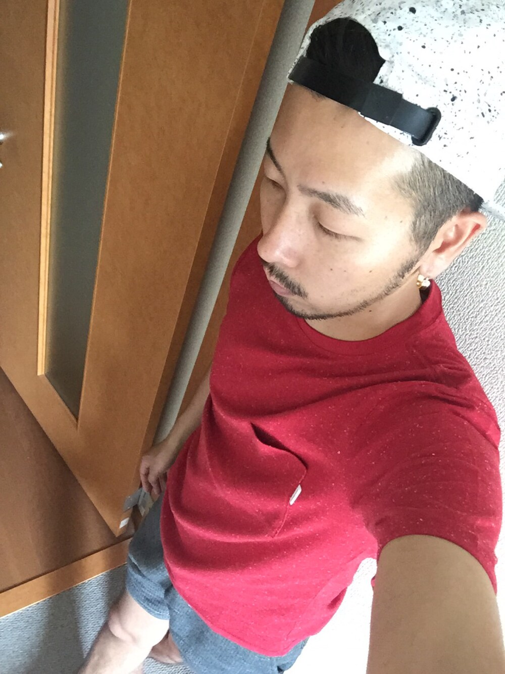 「ワンブランドコーディネート、SATURDAYS SURF NYC、ハーフパンツ」｜「Saturdays NYCのRANDALL BOUCLE（Tシャツ/カットソー、レッド系）」を使った、Tanaka Yudaさん（メンズ・177cm）の夏コーディネートの1枚目の写真