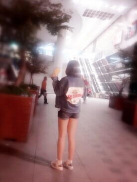 Jingwen Yanさんのコーディネート