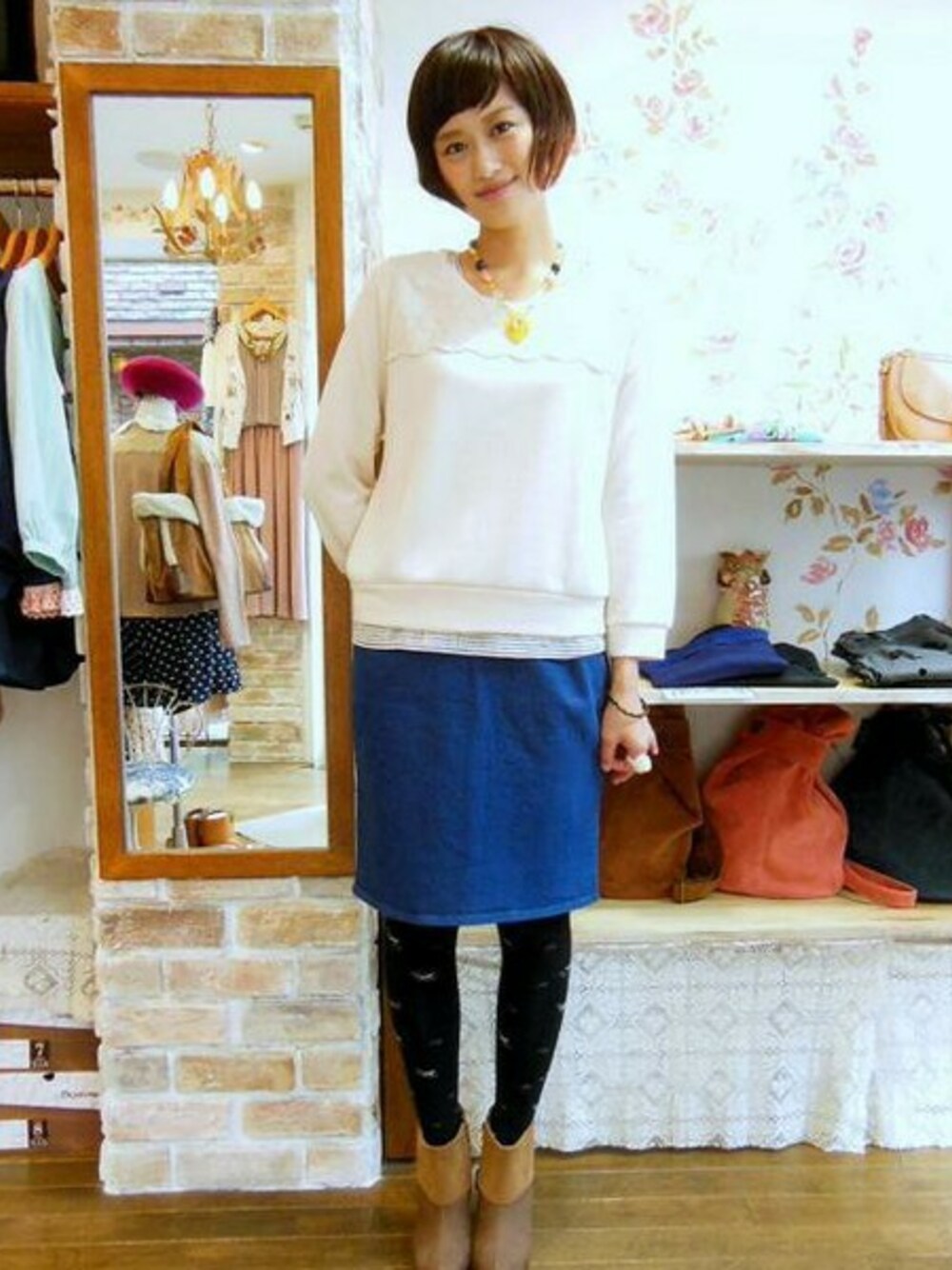 「Clice de Parisのフラワーショートブーツ（ブーティ、イエロー系）」を使った、やまださん（レディース・163cm）の秋コーディネートの1枚目の写真