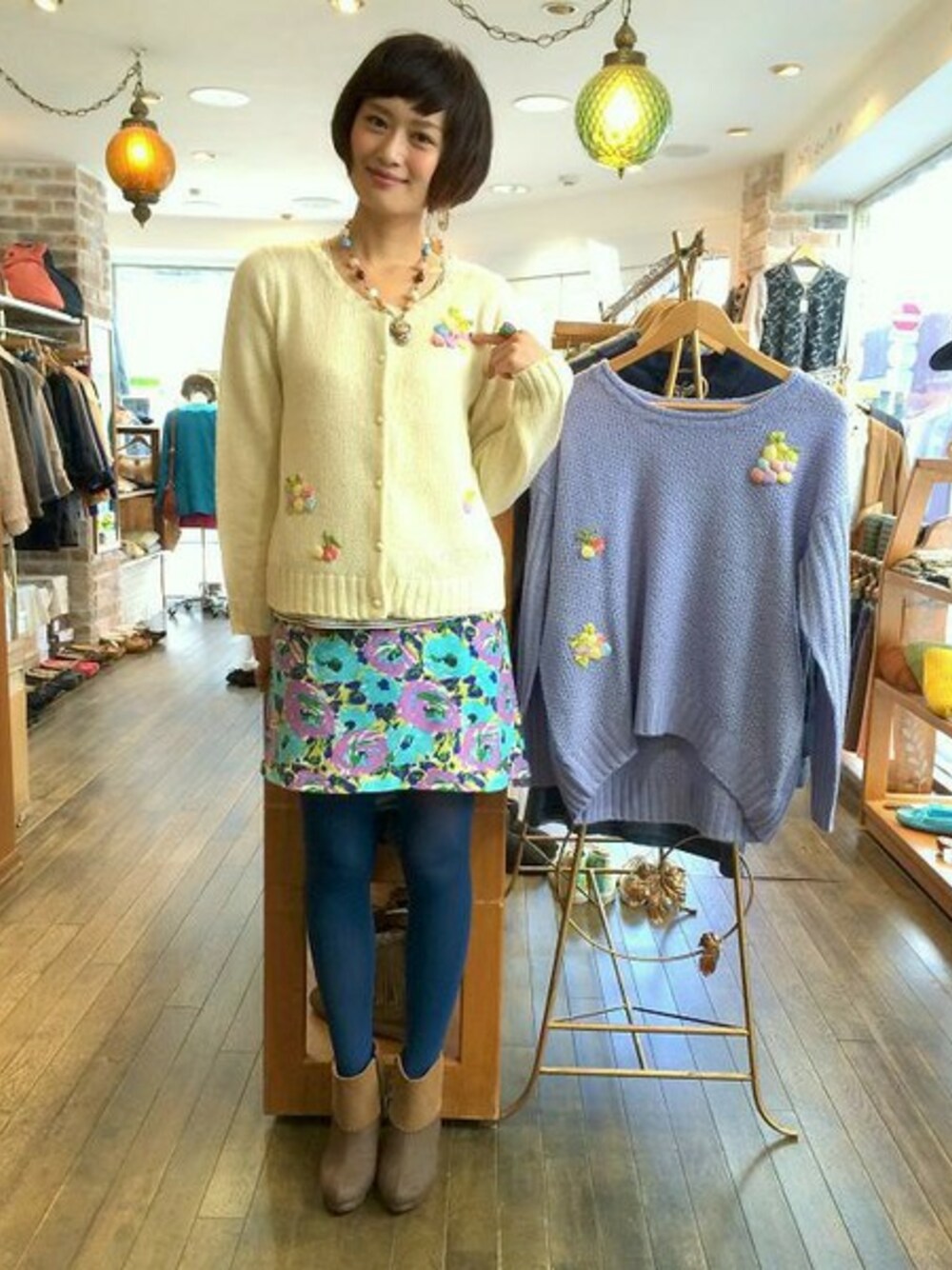 「paravionの50's　ROSEニットスカート（スカート、ブルー系）」を使った、やまださん（レディース・163cm）の秋コーディネートの1枚目の写真