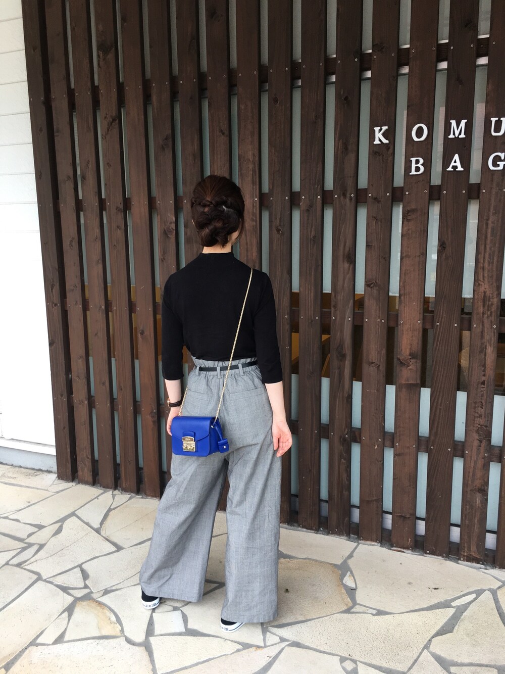 「美容院行ってきた、秋のコーデ、ワイドパンツ、ZARA、converse、furla、フルラ、メトロポリス、Hether、hairarrange」｜「ZARAのアイテム（ニット/セーター、ブラック系）」を使った、yuriさん（レディース・156cm）の秋コーディネートの1枚目の写真