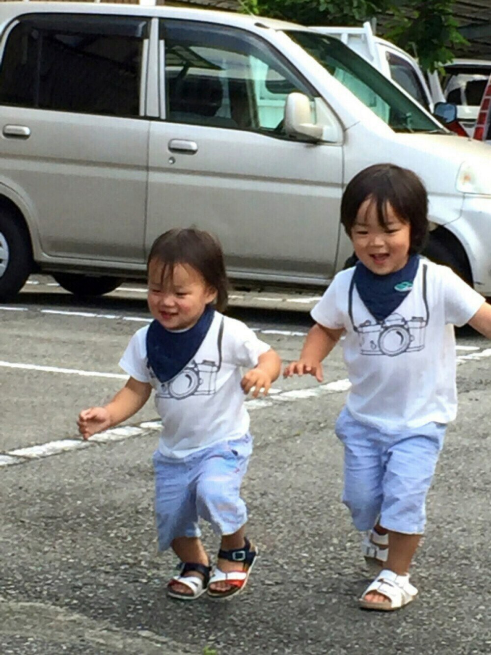 「西松屋、カジュアル、ラフ、楽チン、ストライプ、ストライプパンツ、トロンプルイユ、Tシャツ、ゆるコーデ、男の子」｜「西松屋のアイテム（Tシャツ/カットソー、ホワイト系）」を使った、skyouさん（キッズ・80cm）の夏コーディネートの1枚目の写真