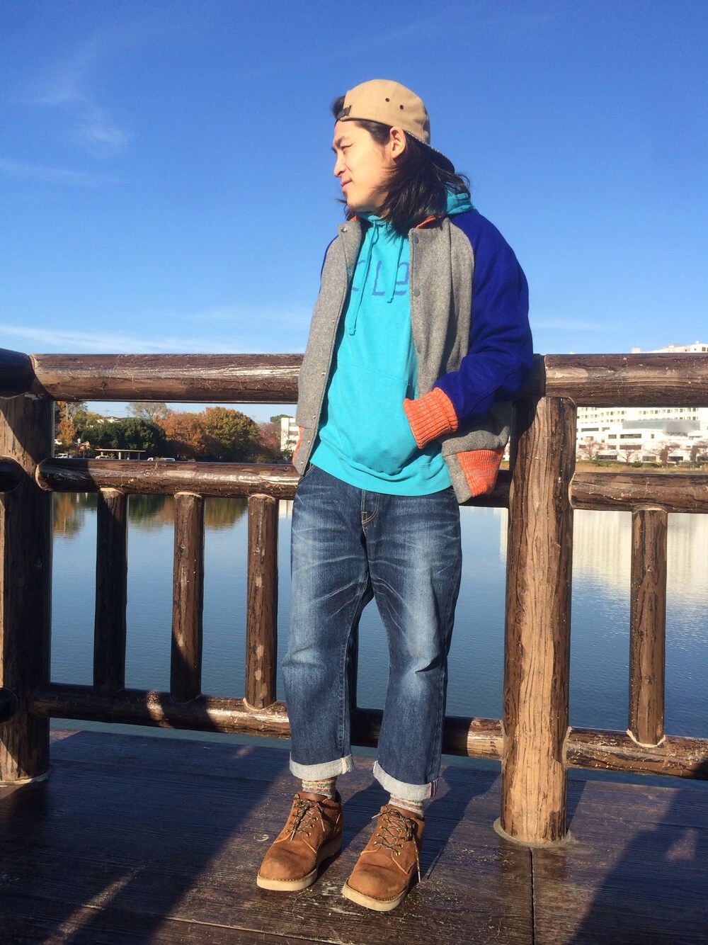 「釣り、アウトドア、スタジャン、クロップド、柄ソックス、スケベかぶり、アメカジ、BEAVER、晴天」｜「POLeR OUTDOOR STUFFのPOLeR OUTDOOR STUFF/ポーラーアウトドアスタッフ　Furry Font Pullover　(128)（パーカー、ブルー系）」を使った、伊藤さん（メンズ・165cm）の秋コーディネートの1枚目の写真