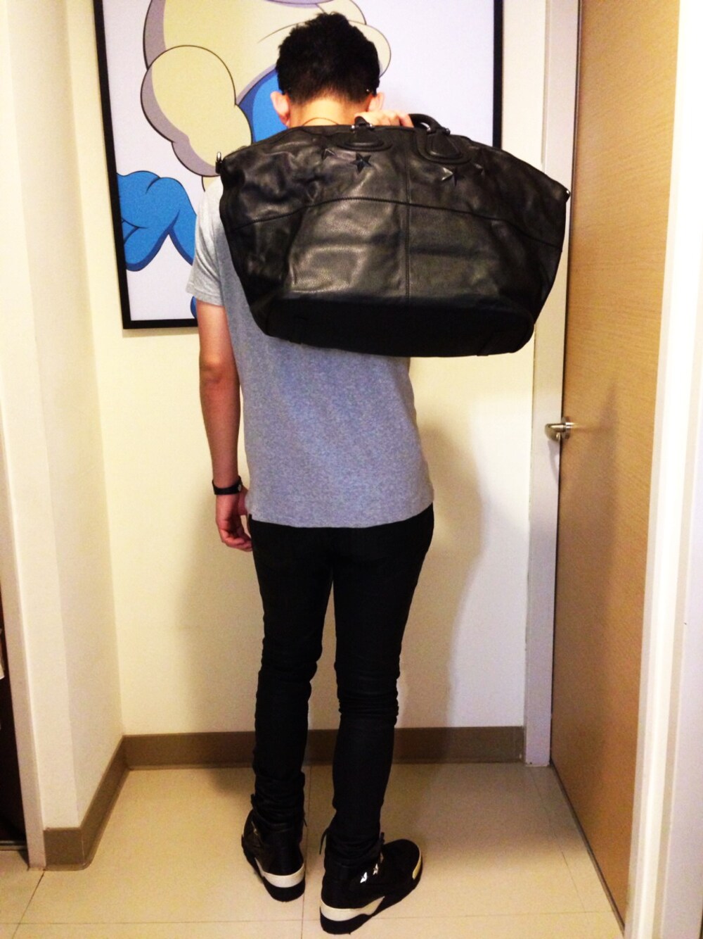 「chromehearts、GIVENCHY、THOMBROWNE、Chrome Hearts、RICK OWENS、RICKOWENS、THOM BRONWE.」｜「GIVENCHYのGivenchy Star-Embossed Leather Nightingale Holdall（トートバッグ、ブラック系）」を使った、HaydenHaoyさん（メンズ・181cm）の夏コーディネートの1枚目の写真