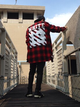 「DRKSHDW by RICK OWENS（ダークシャドウ バイ リックオウエンス）のアイテム（デニムパンツ）」を使った、HaydenHaoyさん（メンズ・181cm）の秋コーディネート
