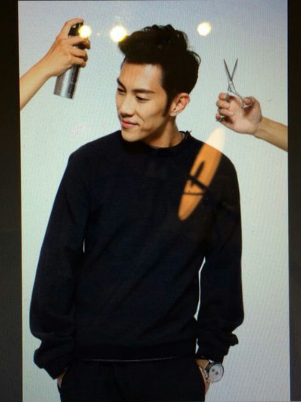 「Calvin Kleinのアイテム（スウェット、ブラック系）」を使った、mak chau shingさん（メンズ・170cm）の秋コーディネートの1枚目の写真