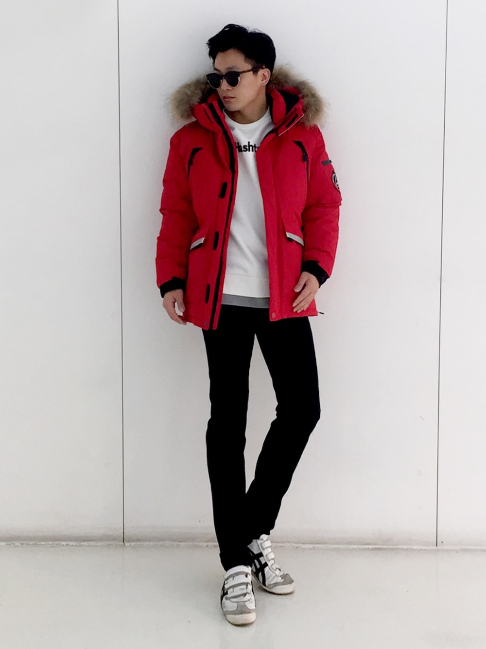 「ootd、streetstyle、daily look、red、clride.n、outer、street、streetfashion、클라이드앤、데일리룩」｜「clride.nのアイテム（ダウンジャケット/コート、レッド系）」を使った、CLRIDE.nさん（メンズ・178cm）の秋コーディネートの1枚目の写真