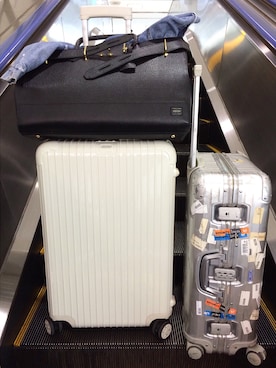 「UNITED ARROWS（ユナイテッドアローズ）のアイテム（スーツケース/キャリーバッグ）」を使った、Motofumi"Poggy"Kogiさん（メンズ・170cm）の夏コーディネート