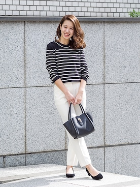 「ネイビー×ホワイト」｜「アイテム（バッグ）」を使った、NBB STAFF 09さん（レディース・157cm）の秋コーディネート