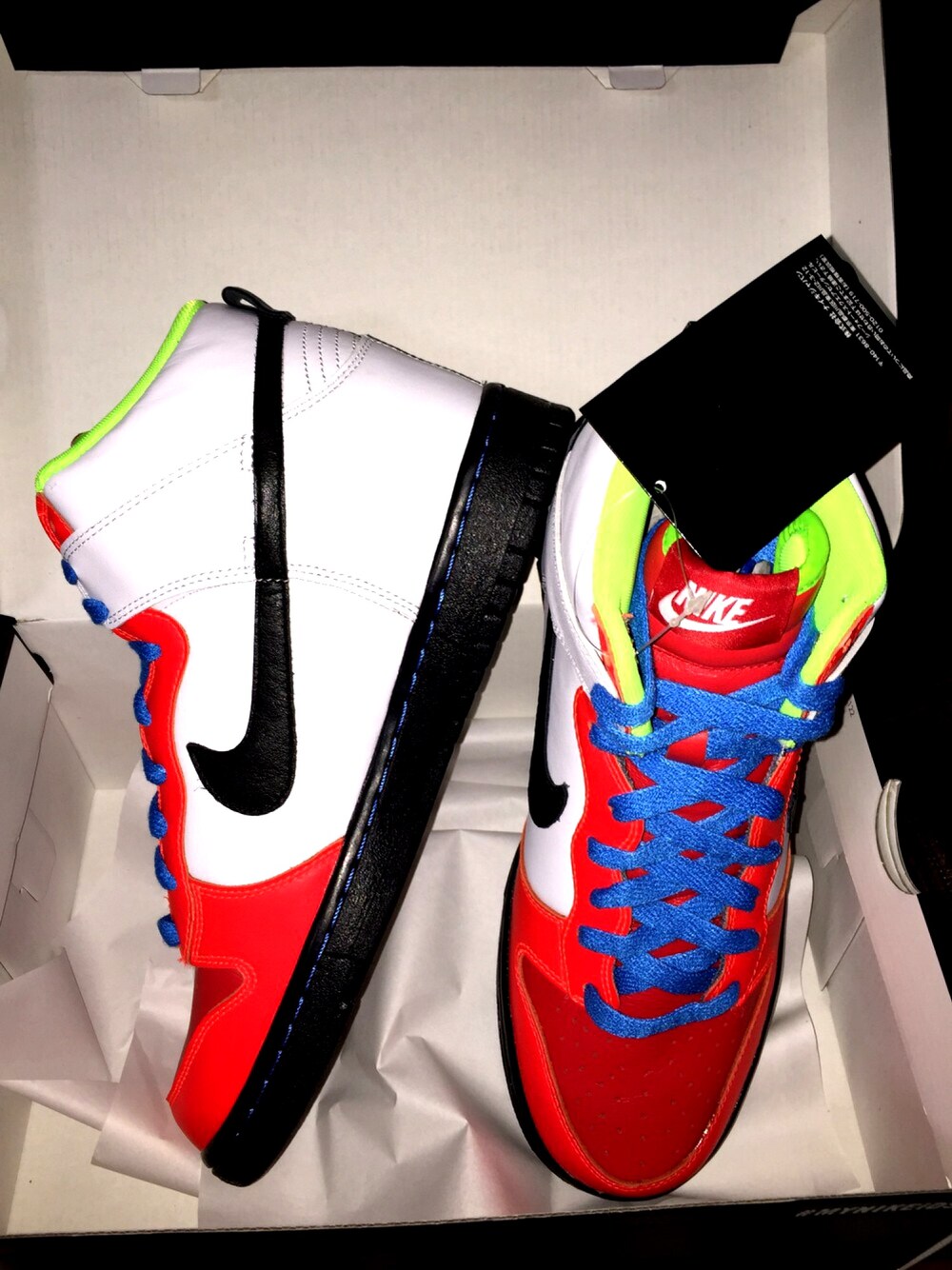 その他のスニーカーを着用したメンズの冬コーディネートの1枚目の写真