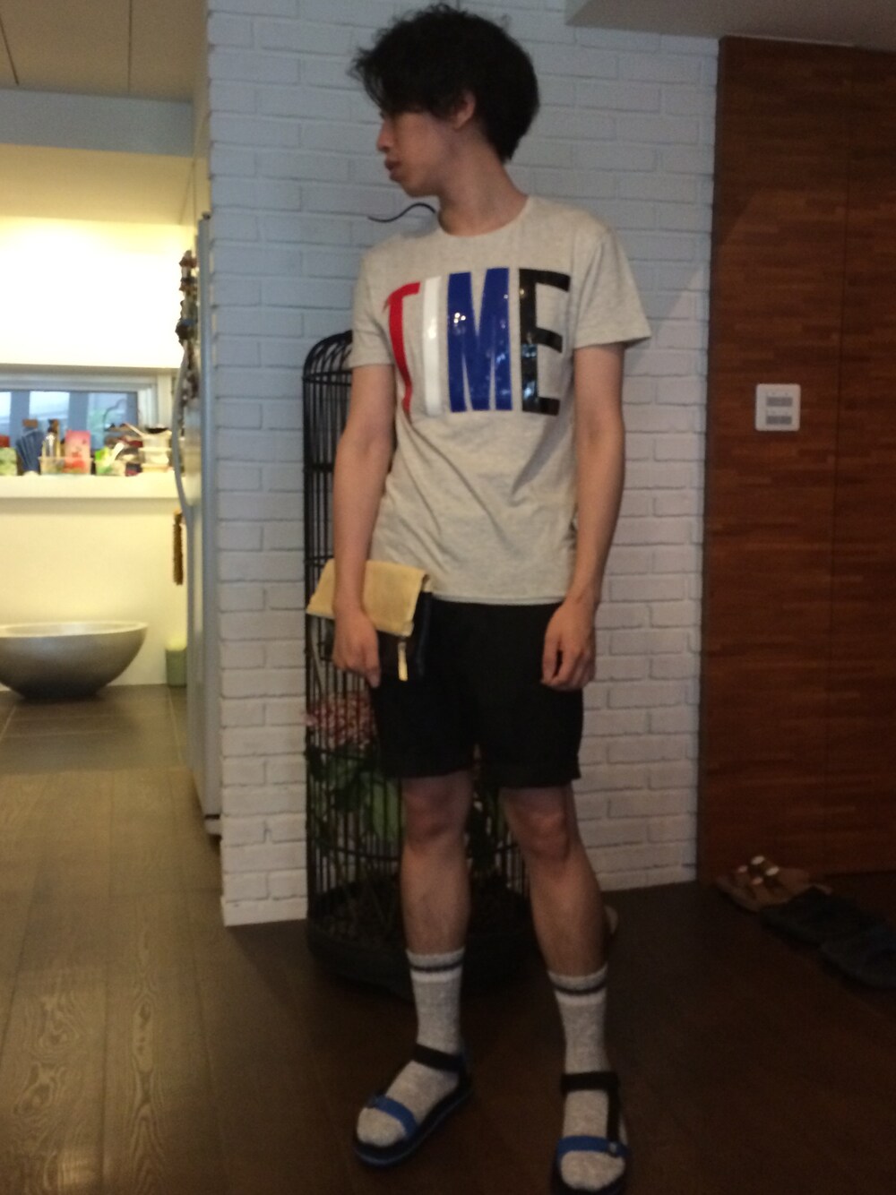 「サンダルに靴下、ショーパン」｜「ZARAのT-shirt（Tシャツ/カットソー、グレー系）」を使った、hAoさん（メンズ・176cm）の夏コーディネートの1枚目の写真
