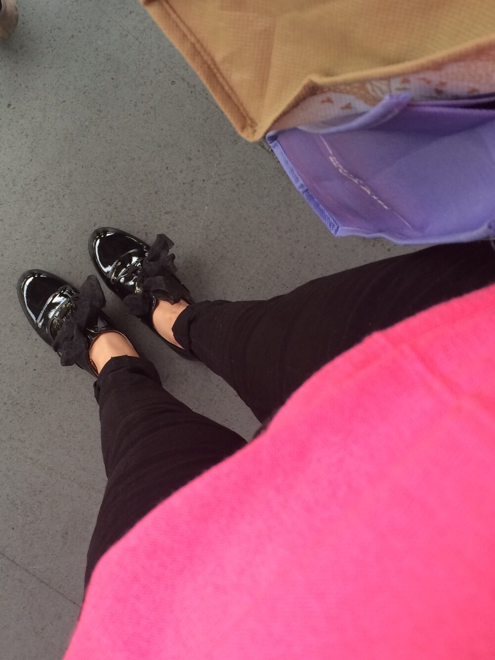 「pink、black、my favorite」｜「ZARAのアイテム（デニムパンツ、ブラック系）」を使った、Annyさん（レディース・164cm）の秋コーディネートの1枚目の写真