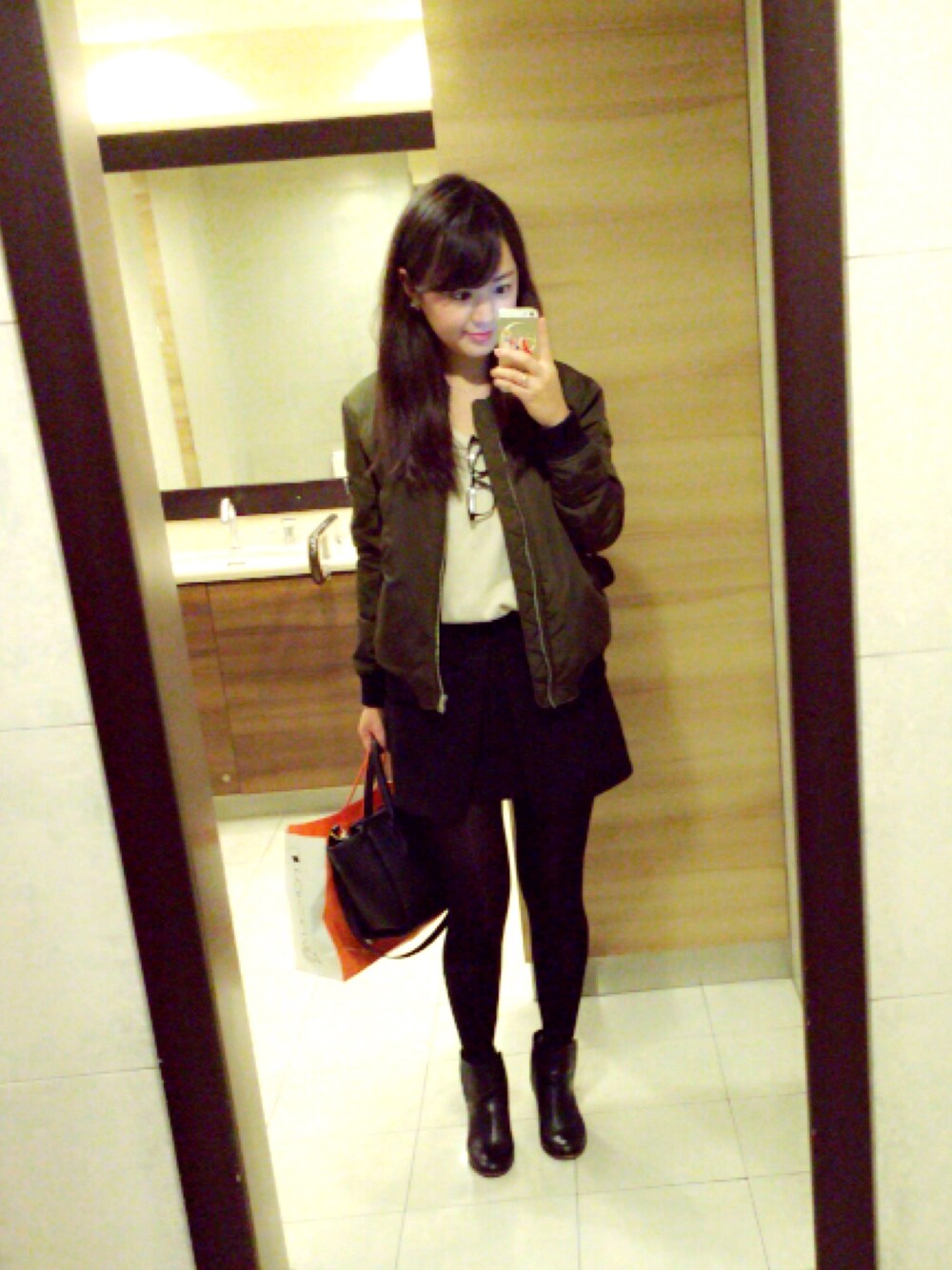 「ZARA、ootd、simple、like it、Dayoff、shibuya、SAT、crowd、dating」｜「ZARAのアイテム（ブルゾン、その他）」を使った、Annyさん（レディース・164cm）の冬コーディネートの1枚目の写真