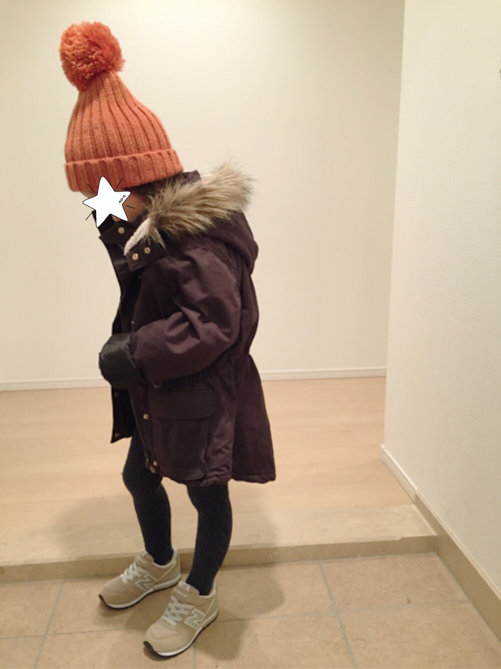 「おんなのこ、ニット帽、カジュアル、スニーカー、ショートパンツ、タイツ」｜「NEW BALANCEの【ニューバランス】ニューバランス996（スニーカー、ベージュ系）」を使った、ponrunさん（キッズ・100cm）の冬コーディネートの1枚目の写真