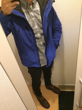 「アイテム（マウンテンパーカー、ブルー系）」を使った、SAMOTEEさん（メンズ・170cm）の秋コーディネート
