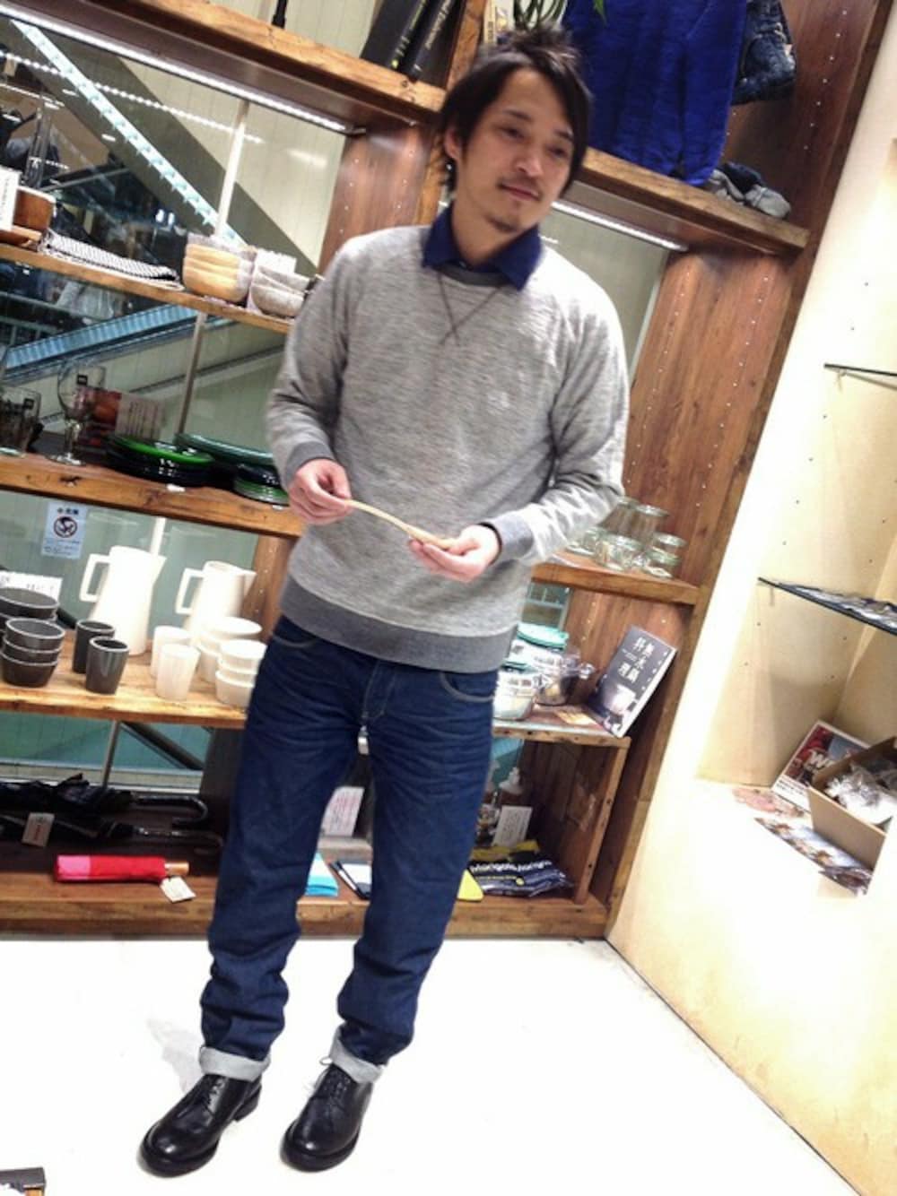 「キャサリンハムネット、スプーン、KINTA」｜「KATHARINE HAMNETT LONDON の【KINTA】Spoon Acasia M（カトラリー、ベージュ系）」を使った、MURAsanさん（メンズ・176cm）の春コーディネートの1枚目の写真