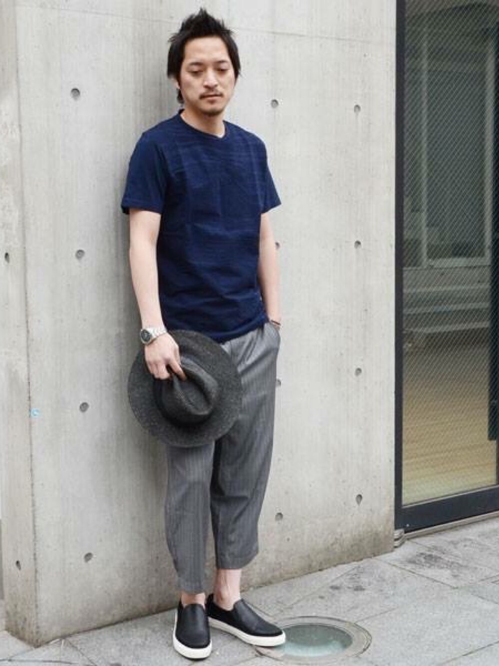 「シンプル、ハット、キャサリンハムネット、スリッポン、クロップドパンツ、ハムネット」｜「HAMNETTの 【HAMNETT】 ストライプクロップドワイドパンツ / ワイドパンツ（その他パンツ、グレー系）」を使った、MURAsanさん（メンズ・176cm）の春コーディネートの1枚目の写真