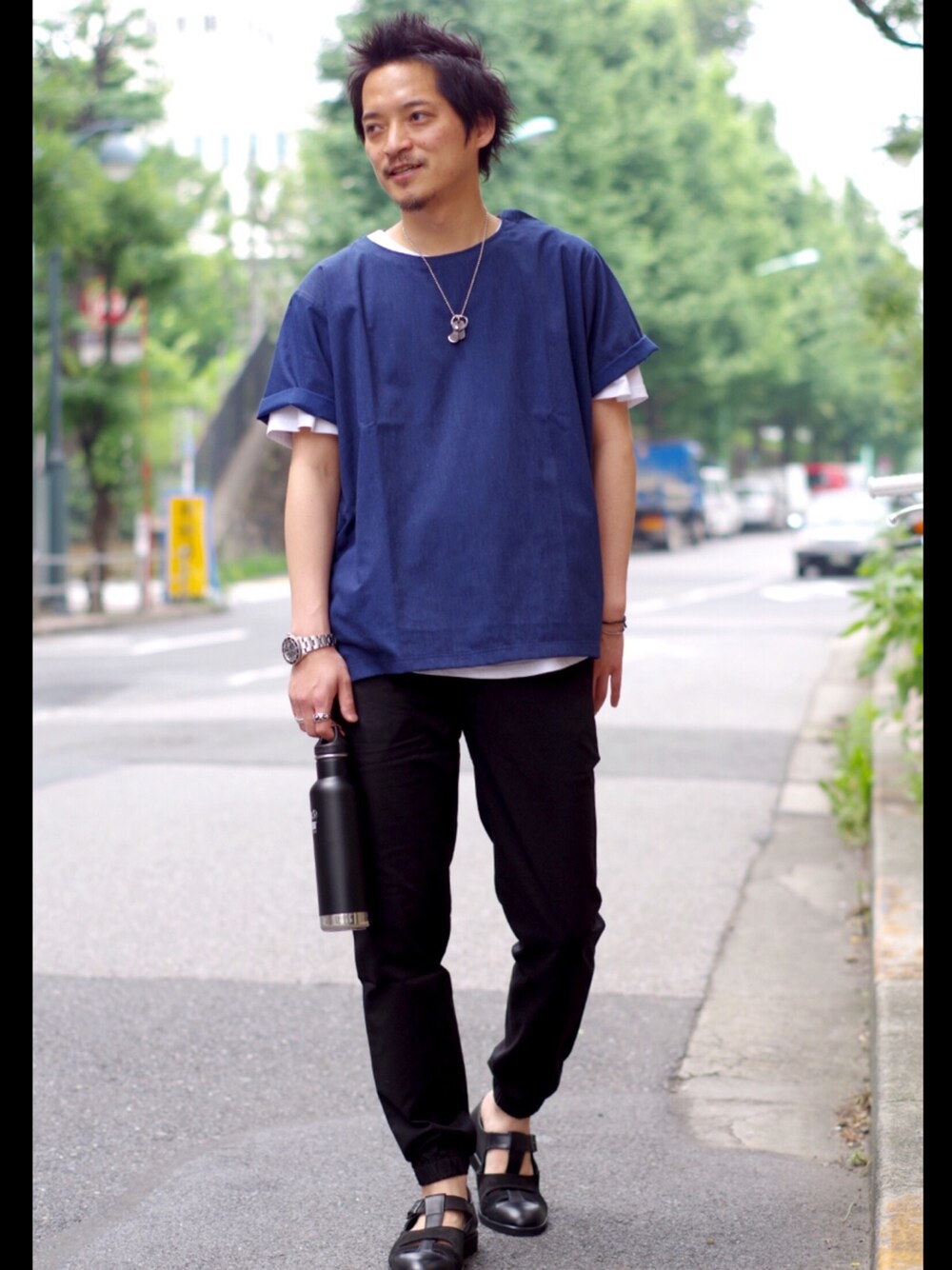 「夏、夏コーデ、キャサリンハムネットロンドン、シンプルスタイル」｜「KATHARINE HAMNETT LONDON のBIG SHIRT T / ビッグシャツ T Tシャツ（Tシャツ/カットソー、ブルー系）」を使った、MURAsanさん（メンズ・176cm）の夏コーディネートの1枚目の写真