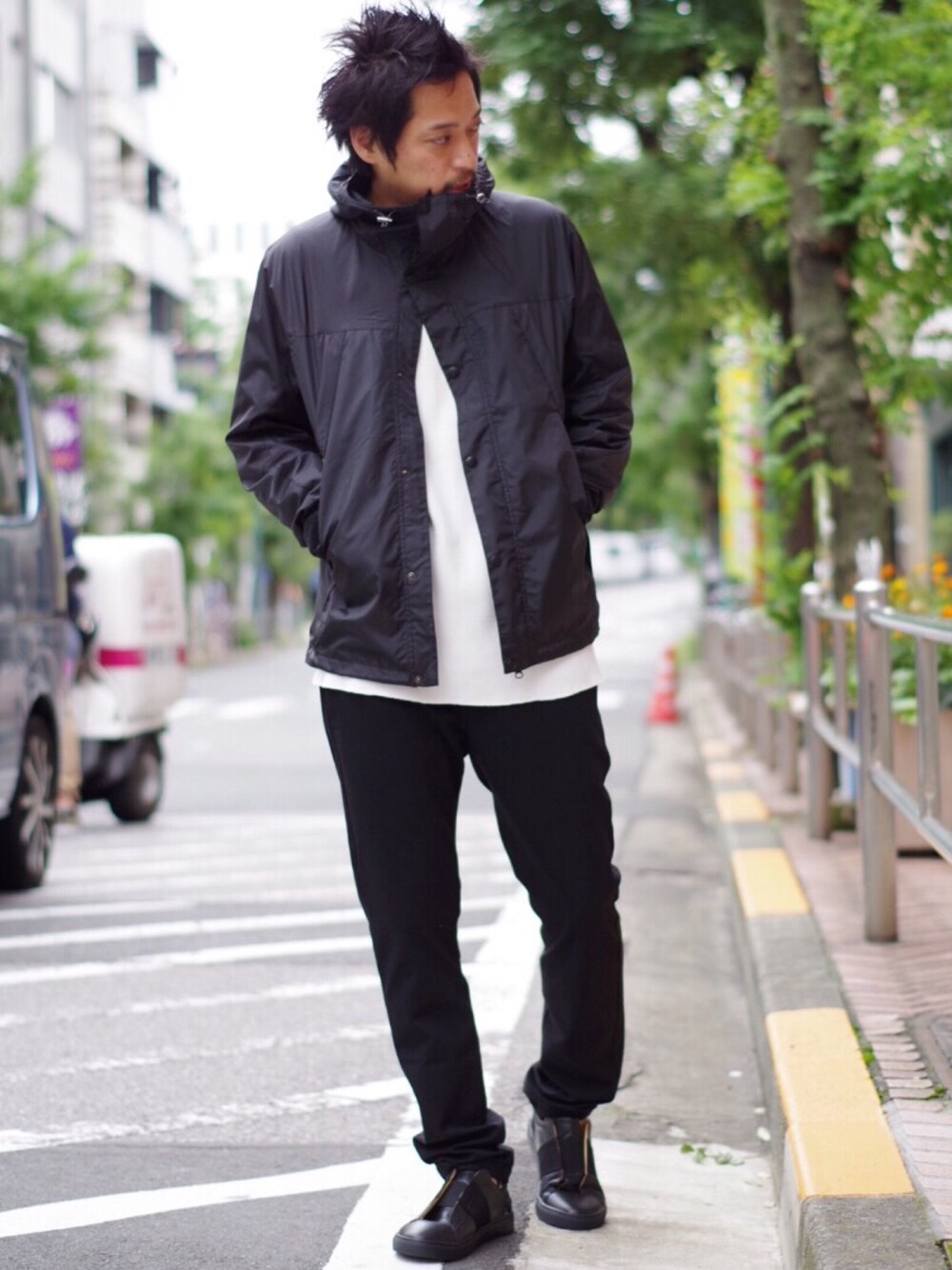 「黒、キャサリンハムネット、大人カジュアル、シンプルスタイル、ハムネット、秋コーデ」｜「HAMNETTの【HAMNETT】 SHELL PARKA（ジャケット/アウター、ブラック系）」を使った、MURAsanさん（メンズ・176cm）の秋コーディネートの1枚目の写真