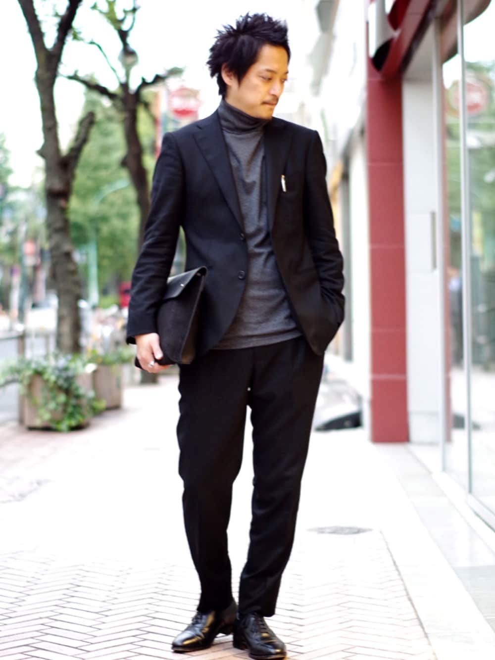 「セットアップ、キャサリンハムネット、タートルネック、秋コーデ」｜「KATHARINE HAMNETT LONDON のHALF MILANORIB POLO NECK / ハーフミラノリブ タートルネック（Tシャツ/カットソー、グレー系）」を使った、MURAsanさん（メンズ・176cm）の秋コーディネートの1枚目の写真