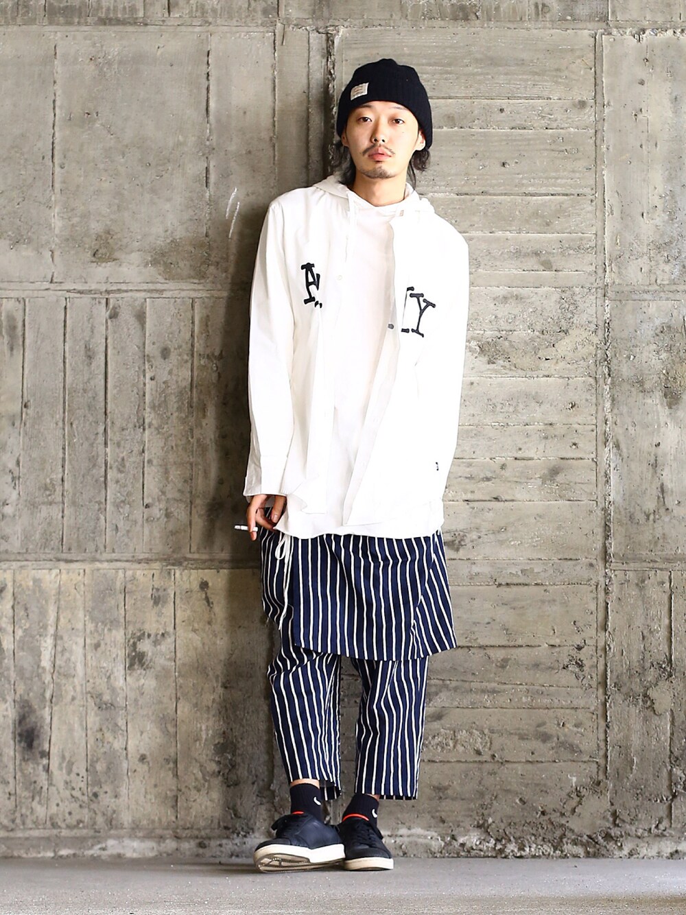 「プレゼント、ストライプパンツ、.efilevol、stussy、juvenile hall rollcall、adidas SLVR、大人コーデ」｜「.efilevol Knit Cap（ニットキャップ/ビーニー、ブラック系）」を使った、takuyaishiharaさん（メンズ・178cm）の春コーディネートの1枚目の写真