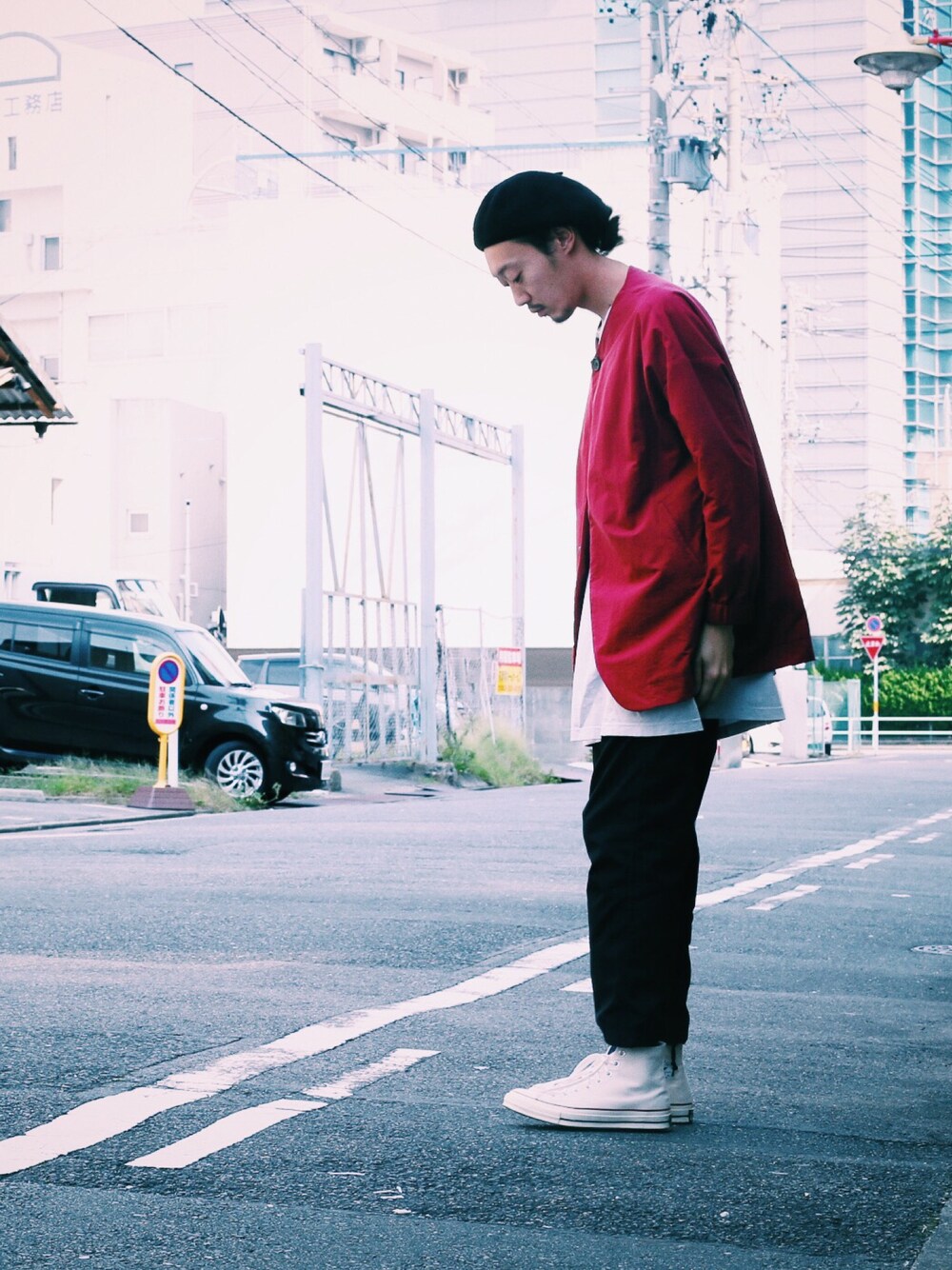 「prasthana、ganryu、converse、チャックテイラー、ベレー帽、サルエルパンツ、ラップコート」｜「BLACK EXPERIENCEのtremolo ×  black experience（ハンチング/ベレー帽、ブラック系）」を使った、takuyaishiharaさん（メンズ・178cm）の秋コーディネートの1枚目の写真
