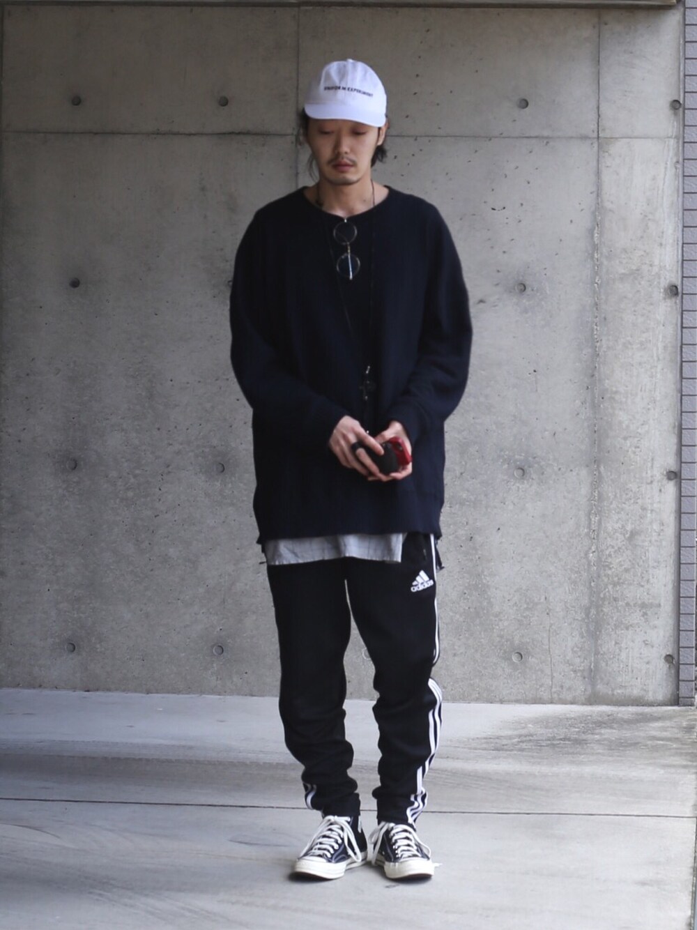 「春、uniform experiment、GDC、name.、adidas、converse、冬、夏、秋」｜「CONVERSEのアイテム（スニーカー、ブラック系）」を使った、takuyaishiharaさん（メンズ・178cm）の冬コーディネートの1枚目の写真
