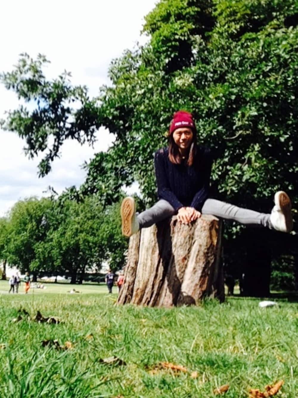 「travel、LONDON、market」｜「MANGOのアイテム（ニット/セーター、ブルー系）」を使った、wenwennwongさん（レディース・168cm）の秋コーディネートの1枚目の写真