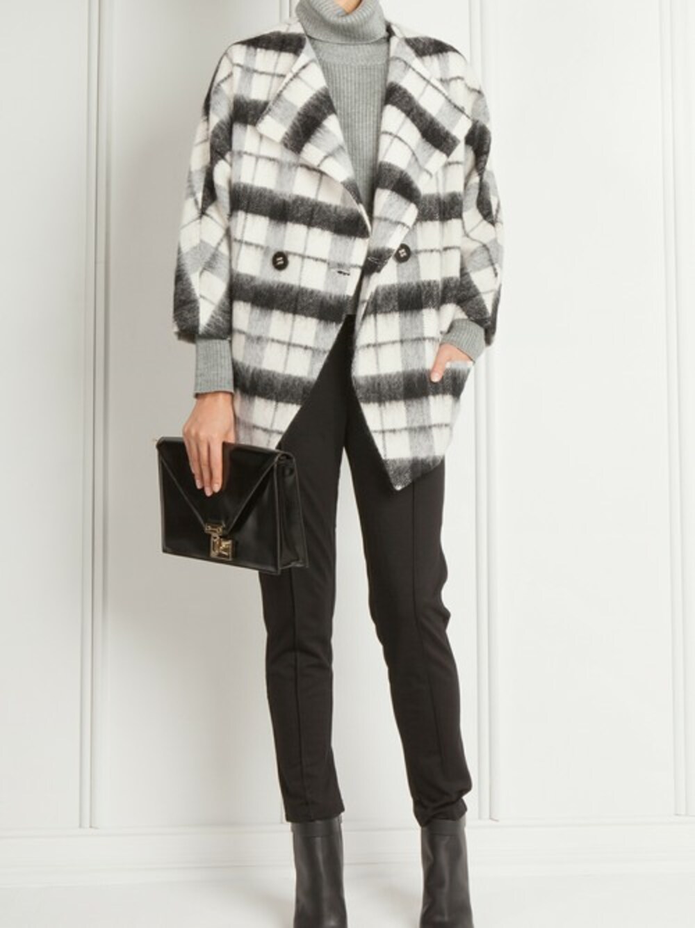 レディースの冬コーディネートの1枚目の写真