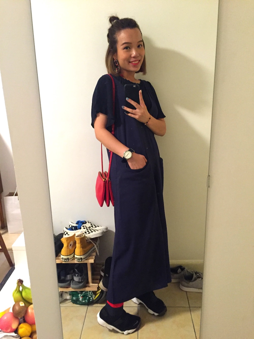 「blue、navy、CELINE、NIKE、overall、cool」｜「NIKEのNIKE / エアリフトブリーズ（サンダル、ブラック系）」を使った、yiplingさん（レディース・158cm）の秋コーディネートの1枚目の写真