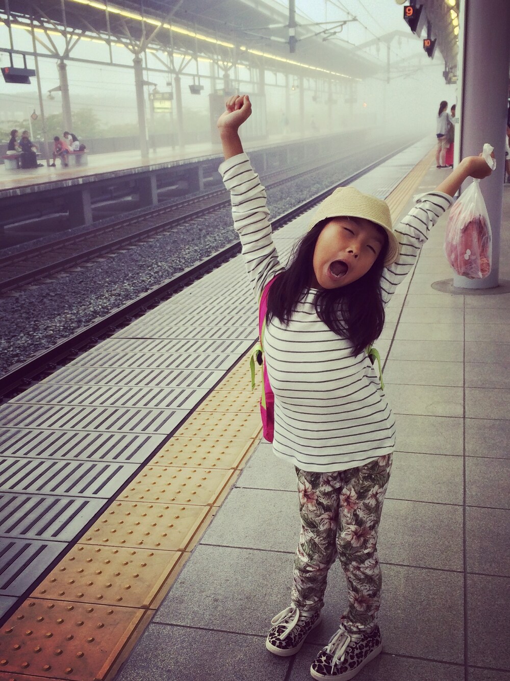 「ボーダー、ZARA KIDS」｜「ZARA KIDSのアイテム（Tシャツ/カットソー、ホワイト系）」を使った、coconaさん（キッズ・125cm）の秋コーディネートの1枚目の写真