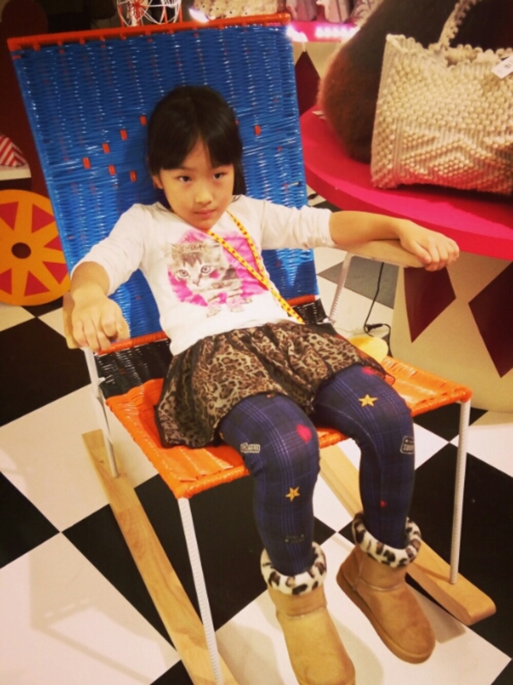 「チュールスカート、ZARA KIDS」｜「H&Mのアイテム（Tシャツ/カットソー、ホワイト系）」を使った、coconaさん（キッズ・125cm）の秋コーディネートの1枚目の写真