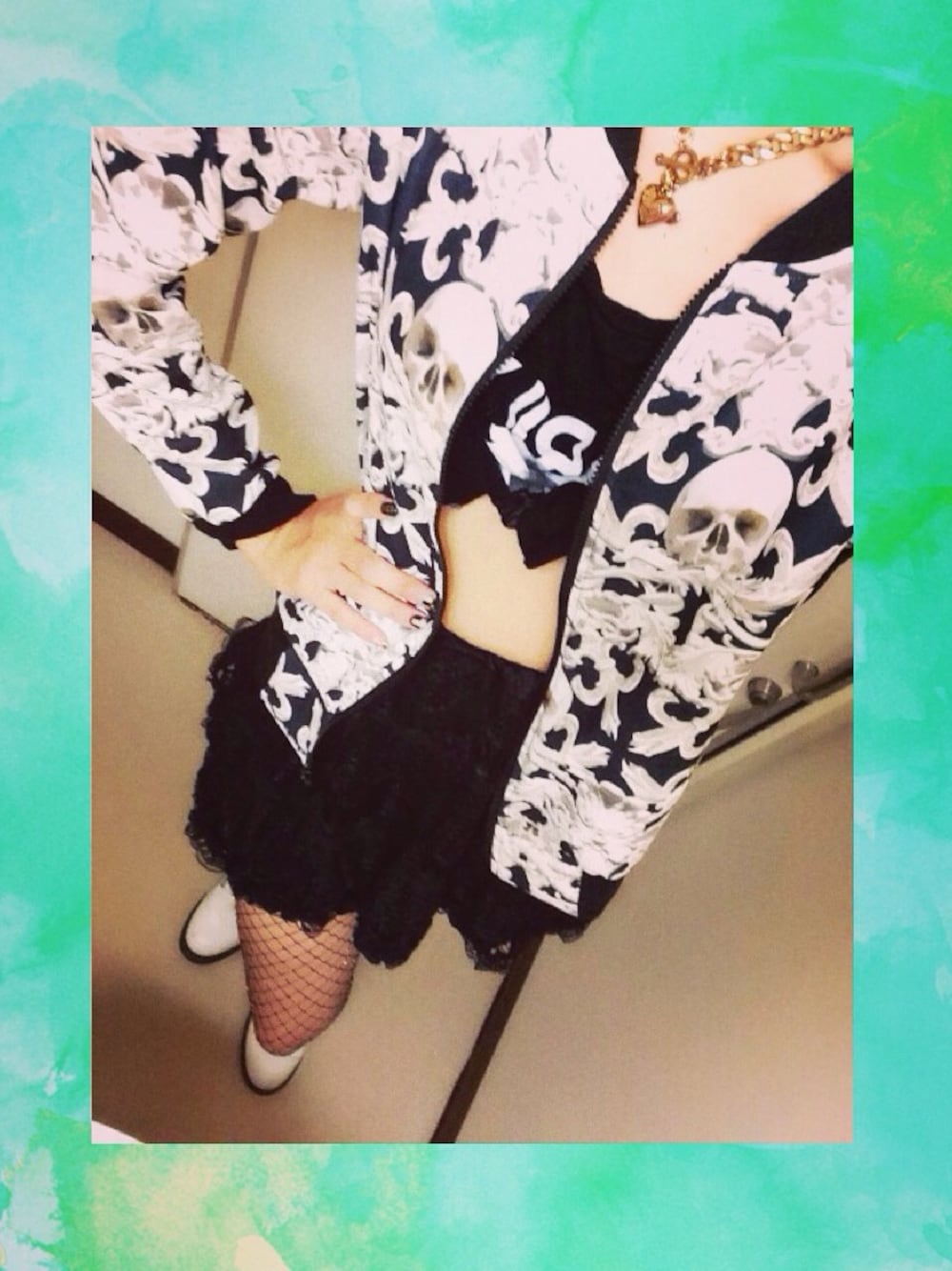 「romantic standard、JUICY COUTURE、FOREVER 21、Dr.Martens」｜「romanticstandardのアイテム（ナイロンジャケット、ホワイト系）」を使った、ハイパーちーちゃんさん（レディース・176cm）の秋コーディネートの1枚目の写真