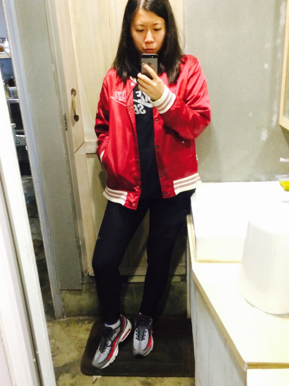 「NIKE AIR MAX、NIKE、nike sb 、sporty、air max 95」｜「NIKE SBのアイテム（スウェット、ブラック系）」を使った、Yuu🐟さん（レディース・164cm）の冬コーディネートの1枚目の写真