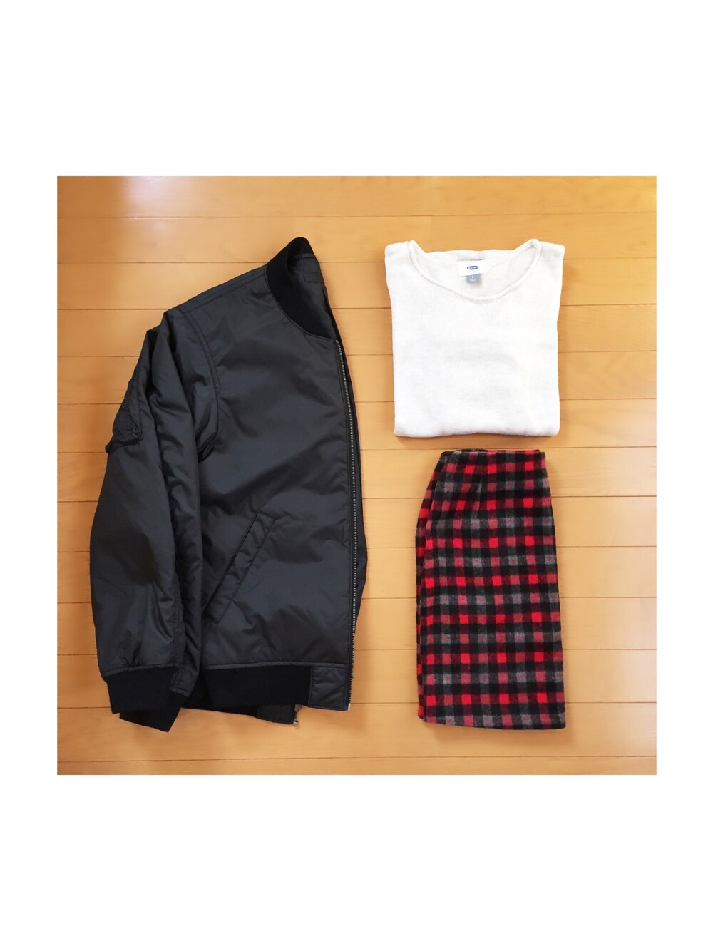 「UNIQLO、old navy、dholic、白ニット、チェックスカート、タイトスカート、適当」｜「DHOLICのアイテム（スカート、レッド系）」を使った、ayameさん（レディース・152cm）の秋コーディネートの1枚目の写真