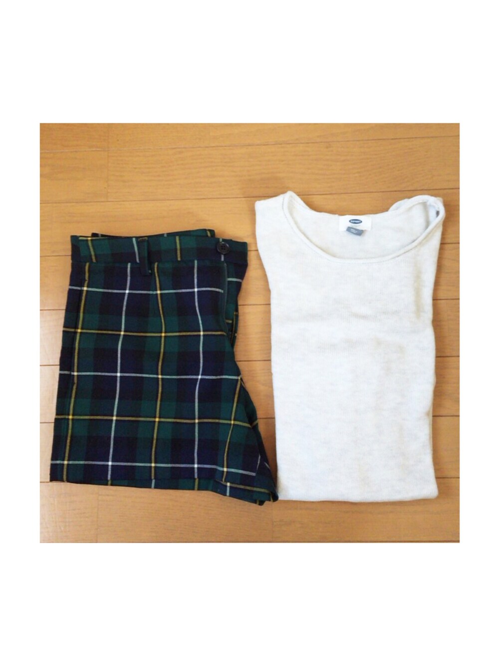 「2014年、ラストWEAR、ユニクロ、UNIQLO、old navy、白ニット、チェック、チェックパンツ、ショートパンツ、適当」｜「UNIQLOのアイテム（その他パンツ、グリーン系）」を使った、ayameさん（レディース・152cm）の冬コーディネートの1枚目の写真