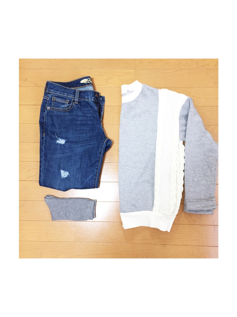 「SEVENDAYS＝SUNDAY、old navy、GU、ボーイフレンドデニム、スウエット、ナイキスニーカー、NIKE AIR MAX、UNIQLO、チェスターコート、適当」｜「SEVENDAYS=SUNDAYの30/20裏毛ケーブル袖切替 長袖ワンピース（トップス、グレー系）」を使った、ayameさん（レディース・152cm）の春コーディネートの1枚目の写真