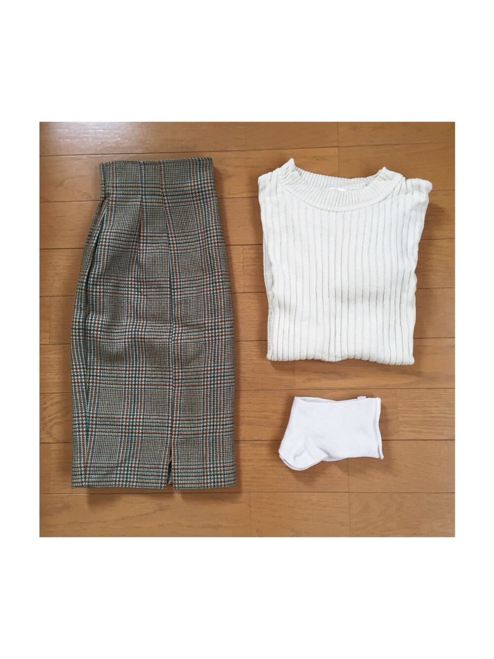 「RETRO GIRL、used、古着、古着MIX、ホワイトソックス、白靴下、タイトスカート、チェックスカート、チェック」｜「VANSの
（スニーカー、ブラック系）」を使った、ayameさん（レディース・152cm）の春コーディネートの1枚目の写真