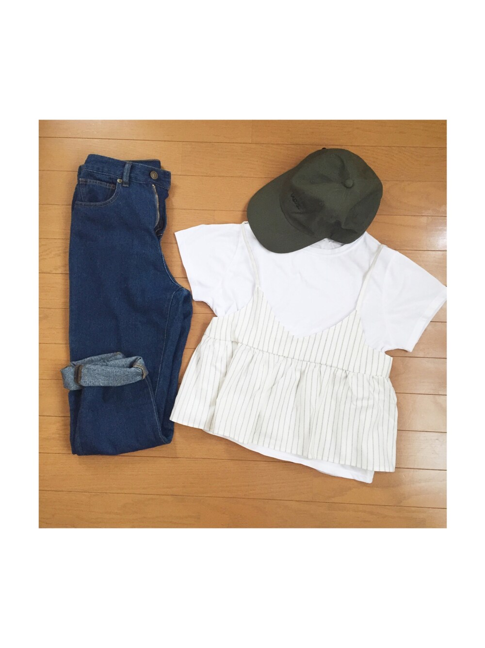「ビスチェ、ストライプ、ハイウエスト、ハイウエストパンツ、キャップ、カーキ、who's who chico、WEGO、GU、プチプラ」｜「Chicoのアイテム（トップス、ホワイト系）」を使った、ayameさん（レディース・152cm）の夏コーディネートの1枚目の写真