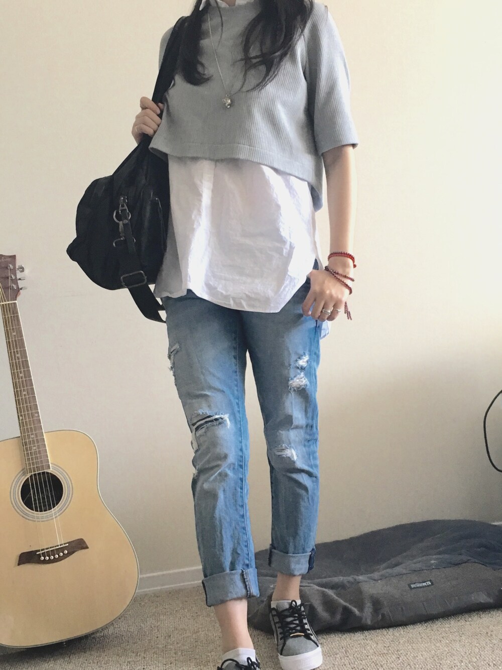 「ZARAのアイテム（Tシャツ/カットソー、グレー系）」を使った、Moe Takaiさん（レディース・170cm）の春コーディネートの1枚目の写真
